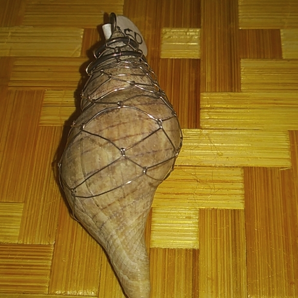 Handmade Shell Pendant - Picture 1 of 4